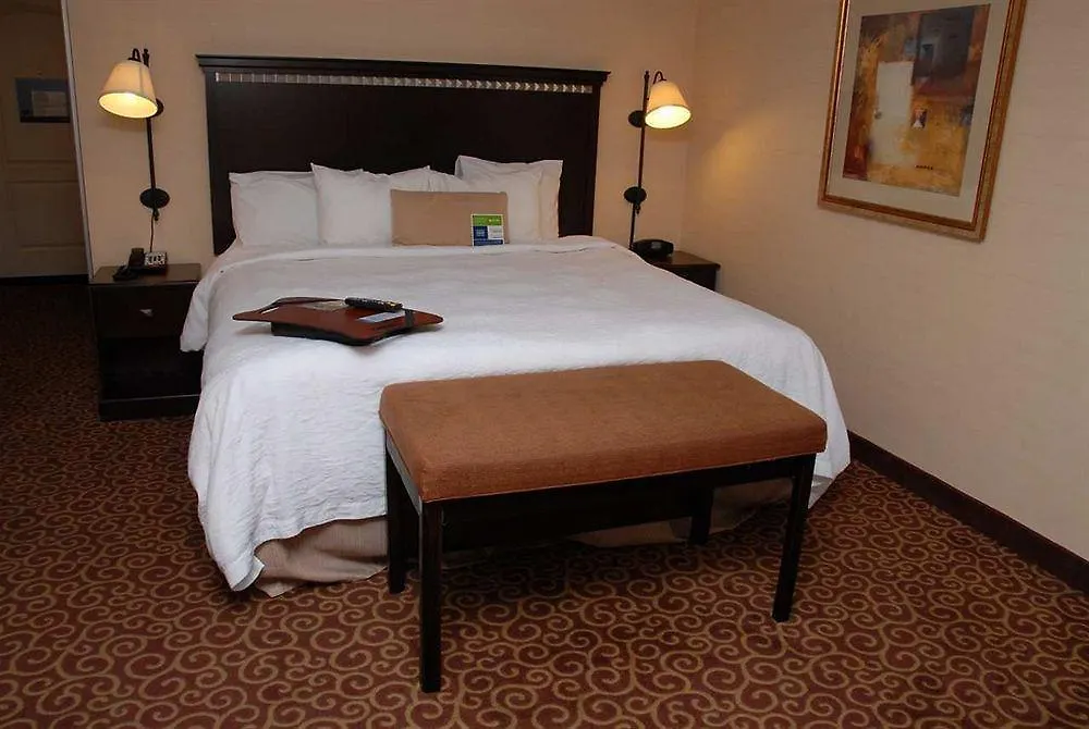 Hampton Inn & Suites Staten Island New York 3*,