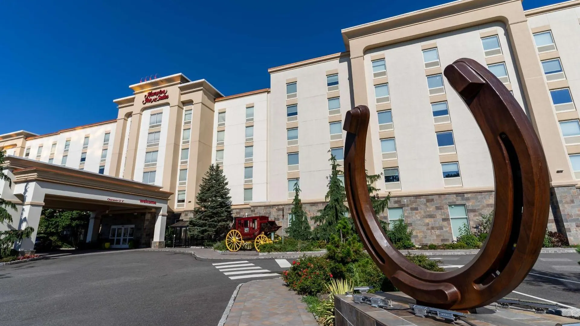 Hampton Inn & Suites Staten Island location
