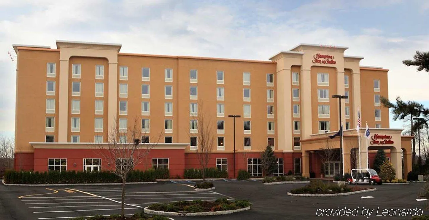 Hampton Inn & Suites Staten Island New York Hotel