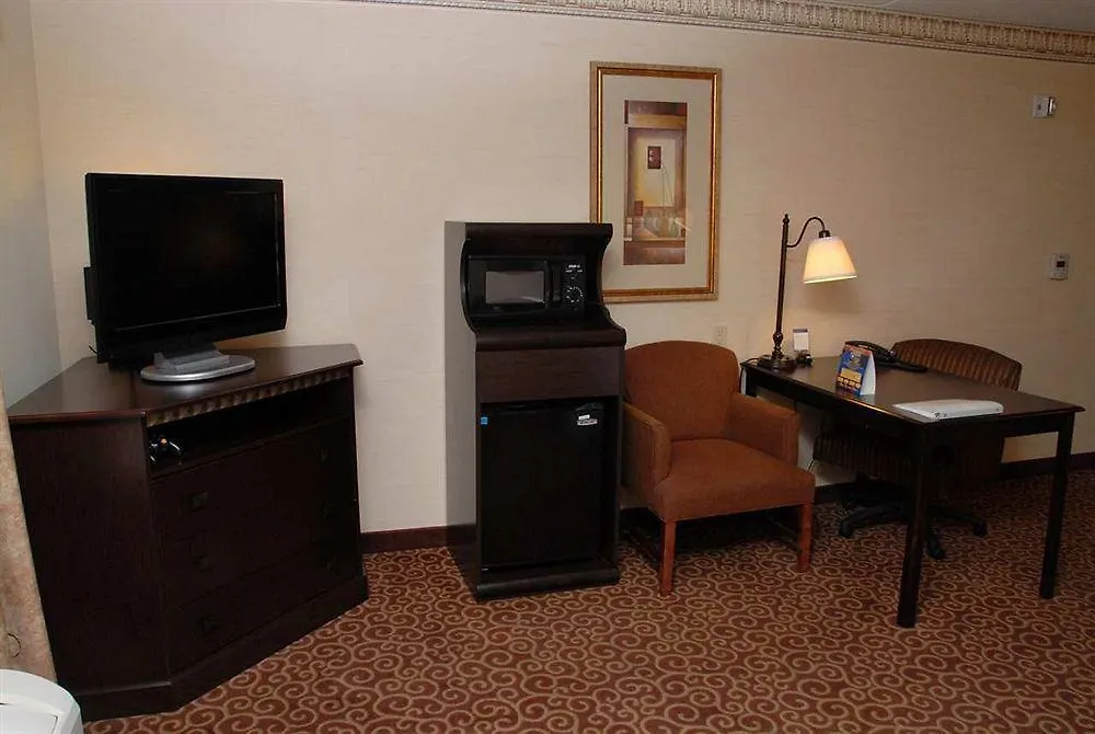 Hampton Inn & Suites Staten Island New York Hotel