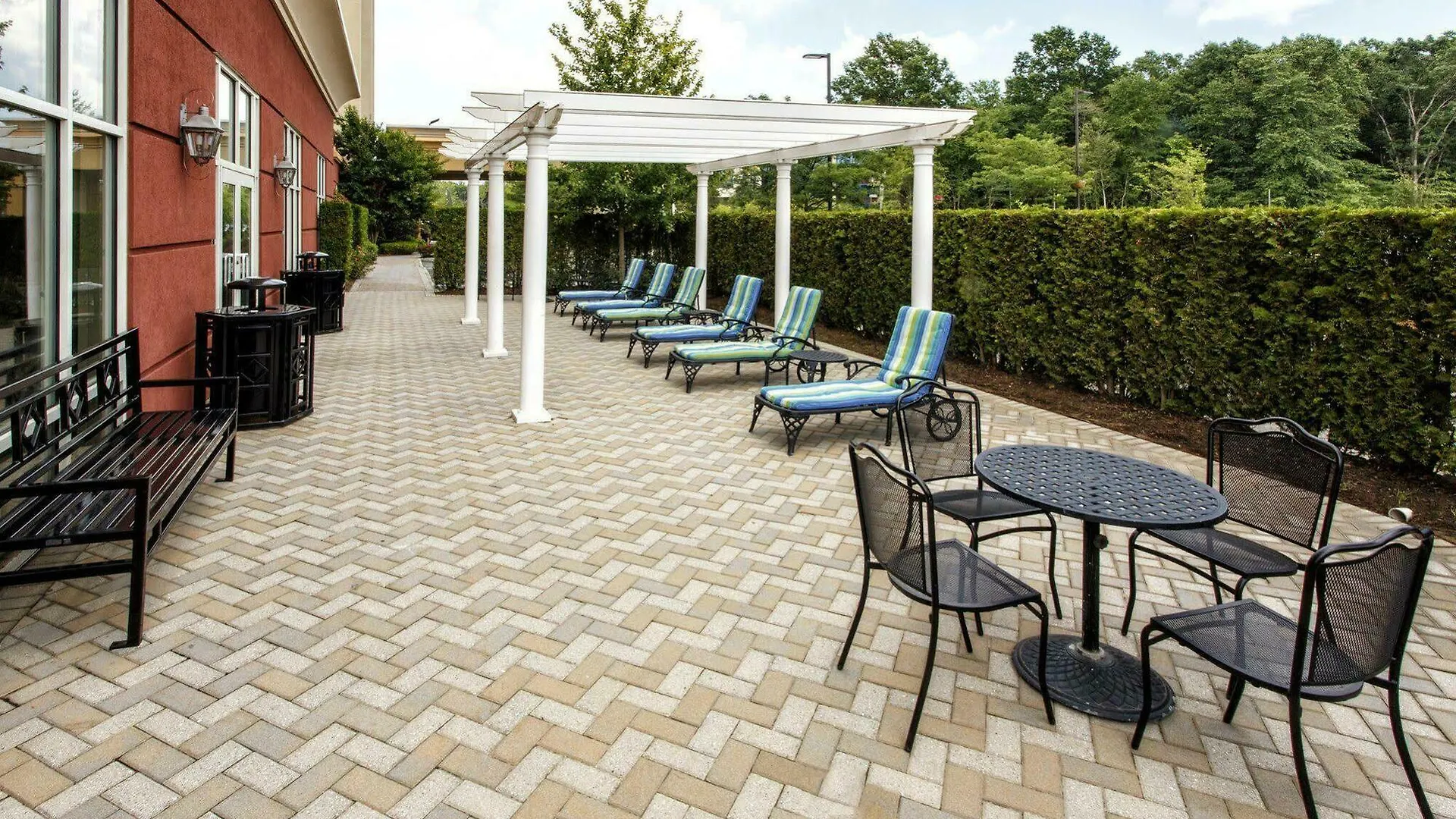 Hampton Inn & Suites Staten Island New York Hotel