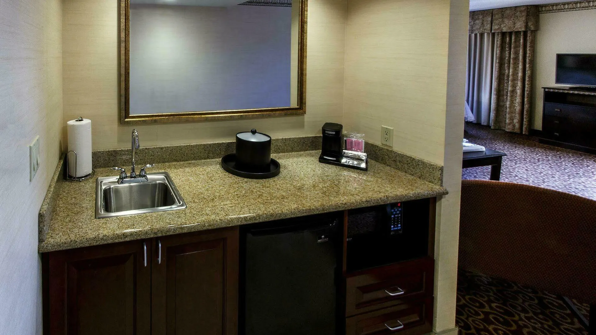 Hampton Inn & Suites Staten Island New York Hotel